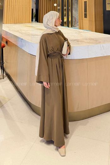 Lamelif Nora Bağcıklı Tesettür Elbise Toprak Rengi