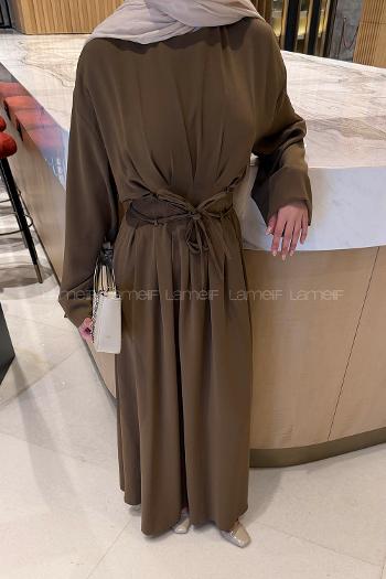 Lamelif Nora Bağcıklı Tesettür Elbise Toprak Rengi