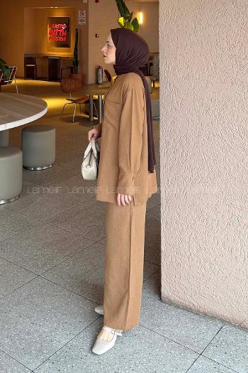 Lamelif Hakim Yaka Gömlekli Takım Camel