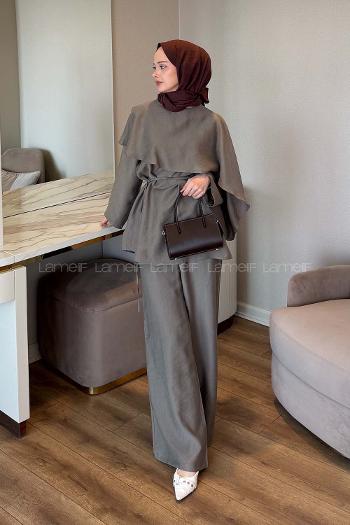 Lamelif Pelerin Detaylı Etekli Takım Vizon