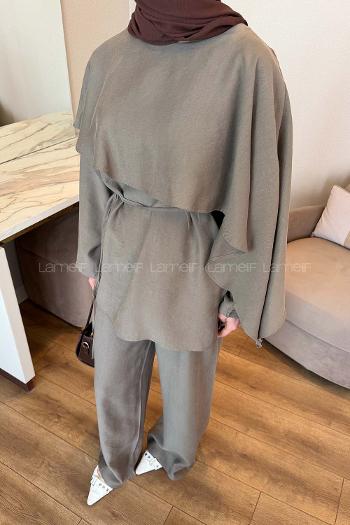 Lamelif Pelerin Detaylı Etekli Takım Vizon