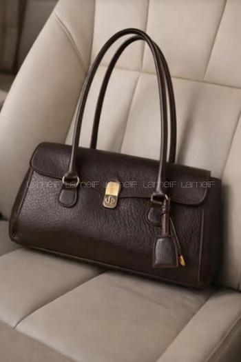Lamelif Tokalı Deri Charmlı Yatay Klasik Omuz Çantası Acı Kahve