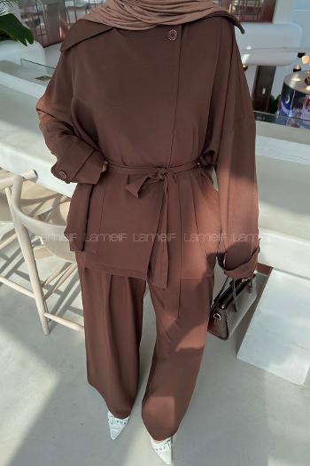 Lamelif Büyük Yaka Detaylı Pantolonlu Takım Kahverengi