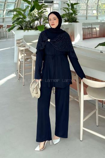Lamelif Taş Detaylı Pelerinli Pantolon Takım Lacivert