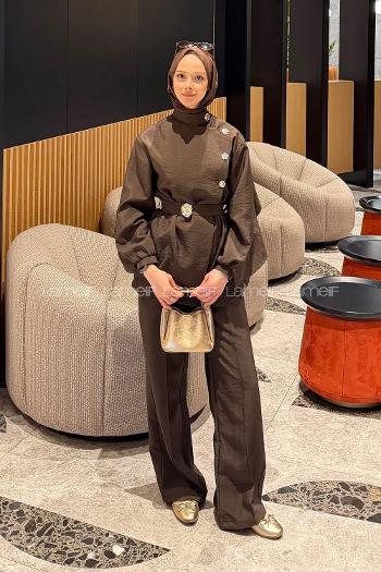 Lamelif Bağlama Detaylı Gold Düğmeli Takım Acı Kahve