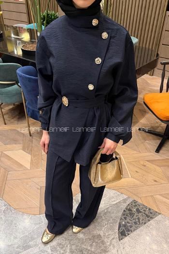Lamelif Bağlama Detaylı Gold Düğmeli Takım Lacivert