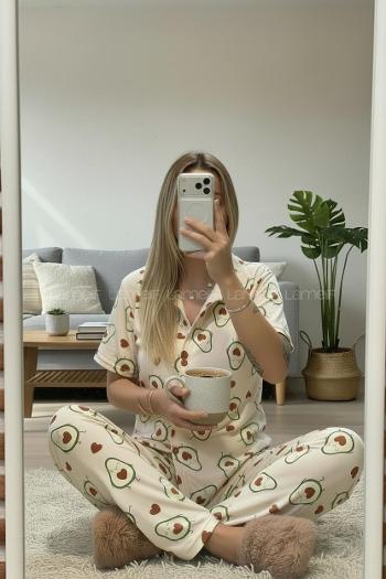 Lamelif Kadın Milan Kumaş  Avokado Desenli Ön Düğmeli  Mood Pijama Takımı