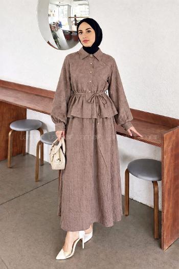 Lamelif Bağlama Detaylı Desenli Tesettür Takım Kahverengi