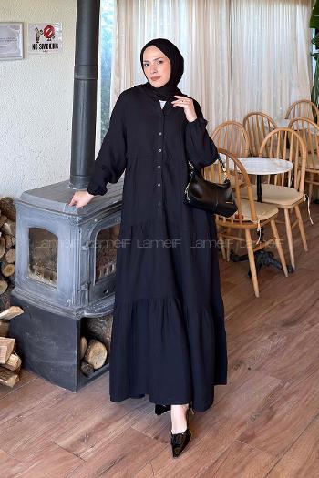Lamelif Ön Yarım Düğme Detaylı Müslin Kumaş Tesettür Elbise Siyah