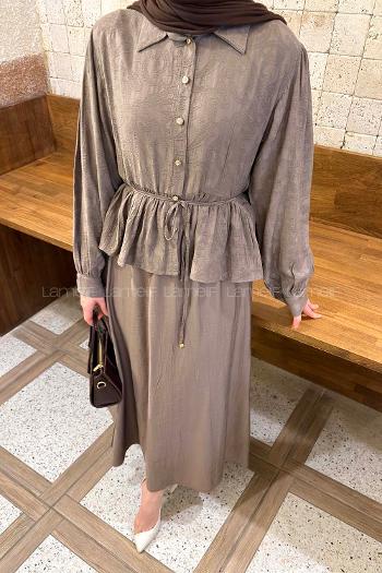 Lamelif Bağlama Detaylı Desenli Tesettür Takım Kahverengi