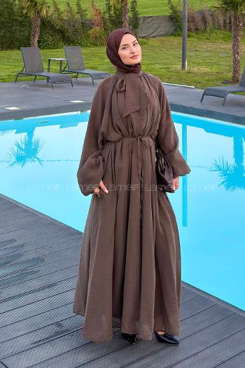 Lamelif Fular Yaka Bağlamalı Tesettür Elbise Kahverengi