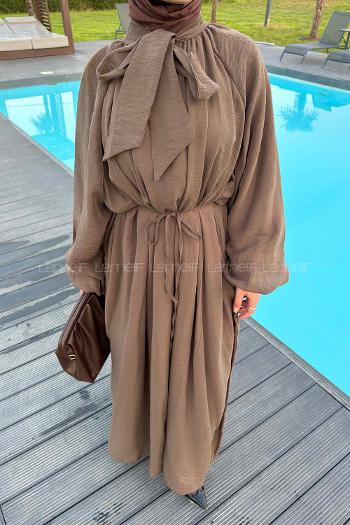Lamelif Fular Yaka Bağlamalı Tesettür Elbise Kahverengi