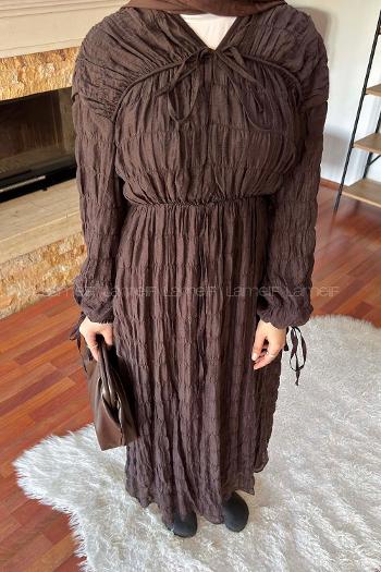 Lamelif Gofreli Bağcık Detaylı Tesettür Elbise Acı Kahve