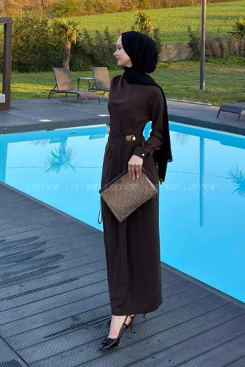 Lamelif Gold Toka Detaylı Drapeli Elbise Acı Kahve