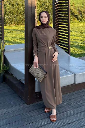 Lamelif Gold Toka Detaylı Drapeli Elbise Soft Kahve