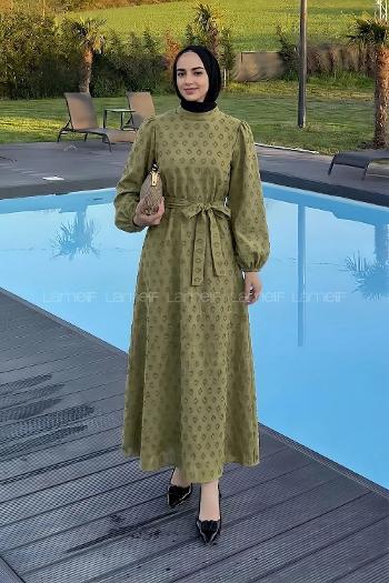 Lamelif Kabartma Nakış İşlemeli Tesettür Elbise Çağla Yeşili