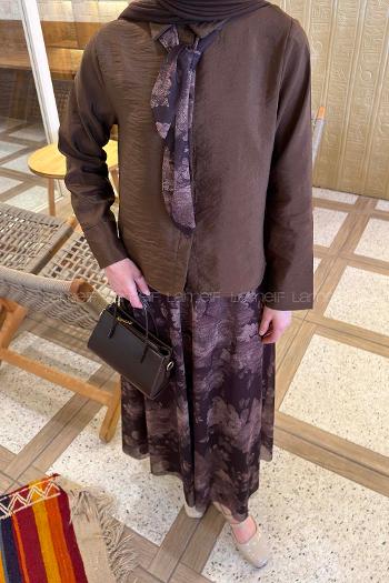 Lamelif Desenli Fular Detaylı Etekli Takım Kahverengi