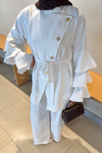 Lamelif Kol Fırfır Detaylı Gold Düğmeli Pantolonlu Takım Ekru