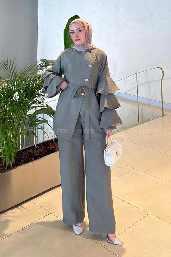 Lamelif Kol Fırfır Detaylı Gold Düğmeli Pantolonlu Takım Haki