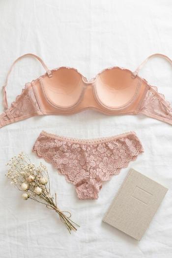 Lamelif Çıkarılabilir Askılı Lotus Takım