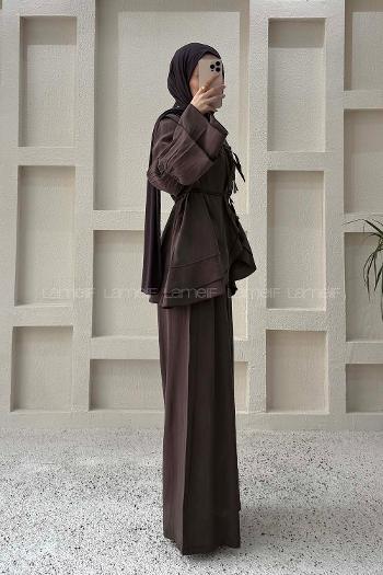 Lamelif Geniş Volan Yakalı Bağlama Detaylı Pantolonlu Takım Acı Kahve