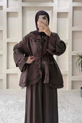 Lamelif Geniş Volan Yakalı Bağlama Detaylı Pantolonlu Takım Acı Kahve