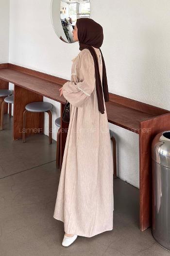 Lamelif Güpür Dantelli Püskül Detaylı Elbise Bej