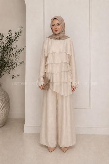 Lamelif Kat Detaylı Pantolonlu Takım Taş Rengi