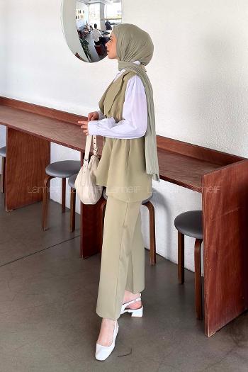 Plum Green V Neck Sleeveless Arm Crepe Fabric Regular Trousers Material Suit
