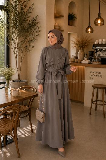 Lamelif Katlı Volan Detaylı Kuşaklı Elbise Haki