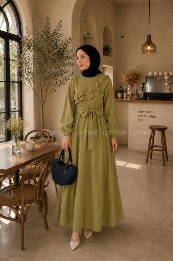 Lamelif Katlı Volan Detaylı Kuşaklı Elbise Yağ Yeşili