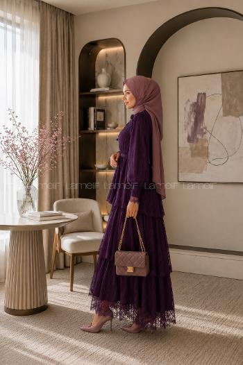 Lamelif Dantel İşlemeli Kat Detaylı Elbise Mürdüm