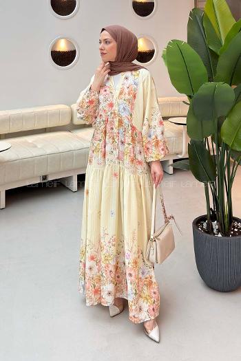 Lamelif Çiçek Detaylı Çizgili Elbise Krem
