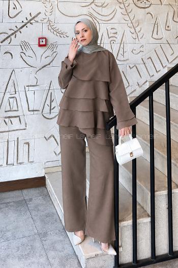 Lamelif Kat Detaylı Pantolonlu Takım  Kahverengi