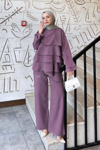 Lamelif Kat Detaylı Pantolonlu Takım Mürdüm