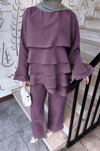 Lamelif Kat Detaylı Pantolonlu Takım Mürdüm