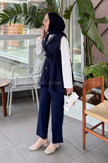 Lamelif Güpür Dantel Detaylı Bağlamalı Yelekli Takım Lacivert