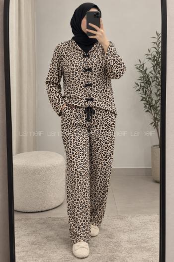 Lamelif Leopar Desenli Fiyonk Detaylı Pijama Takımı