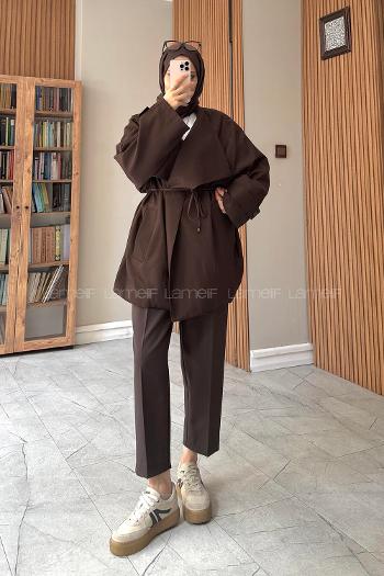 Lamelif Aller Detaylı Oversize Tasarım Kısa Trenç Acı Kahve