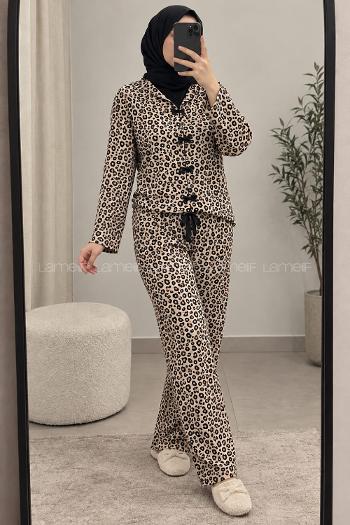 Lamelif Leopar Desenli Fiyonk Detaylı Pijama Takımı