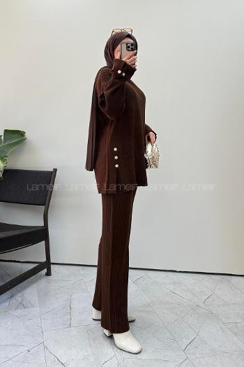 Lamelif Düğme Detaylı Fitilli Triko Takım Acı Kahve