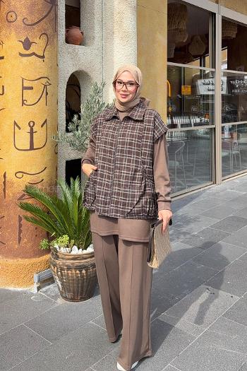 Lamelif Ekose Yelek Detaylı Üçlü Takım Kahverengi