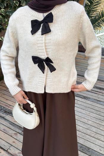 Lamelif Fiyonklu Çıt Çıt Hırka Ekru