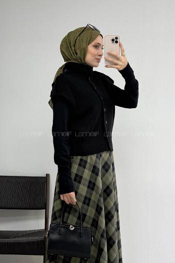 Black Turtle Neck Sleeveless Arm Buttoned Unprinted Vest