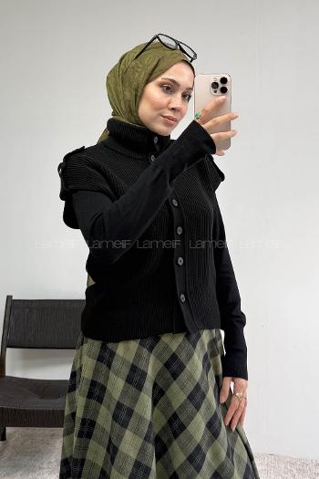 Black Turtle Neck Sleeveless Arm Buttoned Unprinted Vest