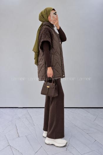 Brown Neckband Sleeveless Arm With Zipper Unprinted Vest