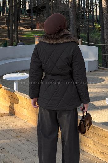Lamelif Kürk Yaka Bağlama Detaylı Mont Siyah