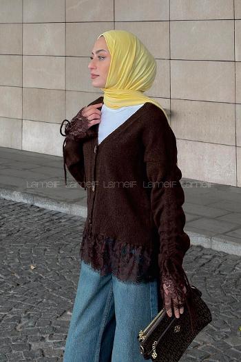 Lamelif V Yaka Dantel Detaylı Triko Hırka Kahverengi