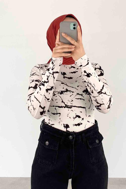 Lamelif  Yarım Balıkçı Yaka Mermer Desenli Body Beyaz Siyah