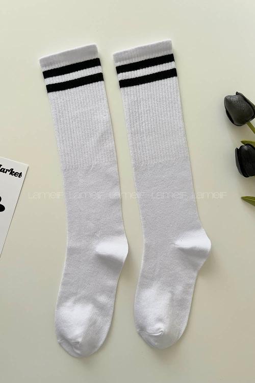 Lamelif Beyaz Siyah Çizgili Diz Altı Spor Çorap